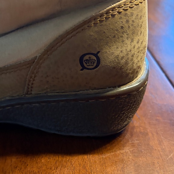 Born Tan Shearling Winter Boots - Picture 2 of 10